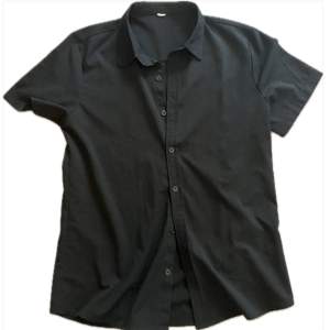 Cool svart skjorta 