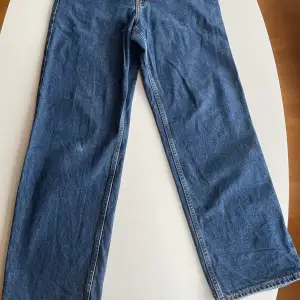 Ett par jeans från junkyard i strl Xs, använda men fortfarande i väldigt gott skick. Pris kan diskuteras 