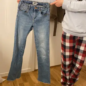 Perfekta flare jeans för dig med petite storlek. Använda ett par gånger.