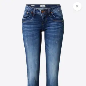 Säljer dessa helt nya super snygga oanvända ltb jeansen i storlek 27/32 pga att dem är lite för korta på mig som är ca 170 cm🩷säljer för 400, pris går att diskutera! 
