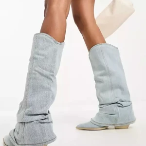 SÖKER!!! - Jag söker Bershka jeans boots i storlek 38/39. Skriv om du har så kan vi diskutera pris🌟