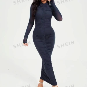 Elegant klänning  - Använd vid ett tillfälle.