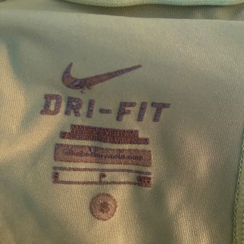 Använda Nike shorts. Funktionellt/användbart skick. . Sport & träning.