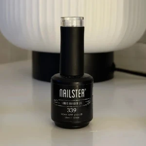Builder Gel från Nailster - Hej säljer dessa två liquid builder gels från Nailsters, en genomskinlig och en brun. Endast testat någon gång, så 95% kvar skulle jag säga. Säljer då jag personligen föredrar builder gel i burk. Ord. Pris för två är 358kr jag säljer båda för 250!🩷