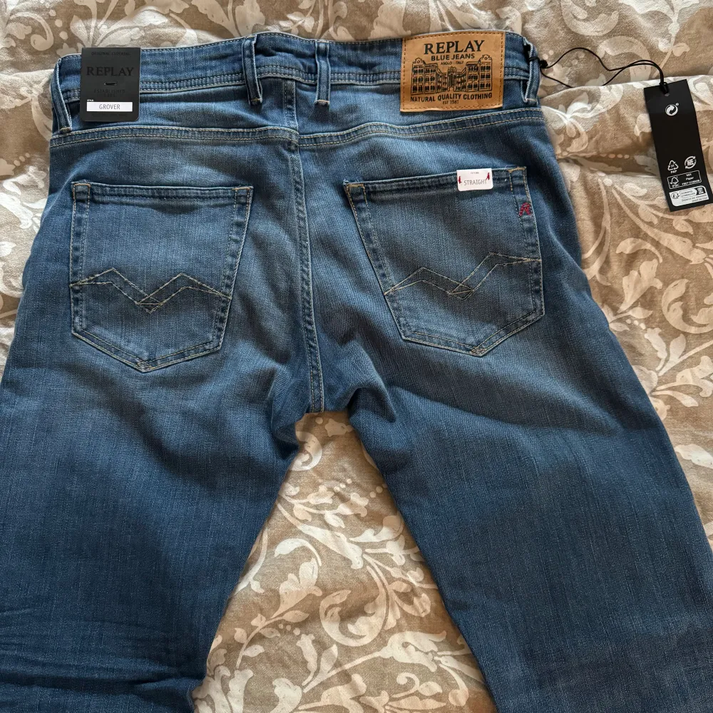 Säljer dessa då de inte passade så bra på mig, vid snabb affär kan priset variera. Jeans & Byxor.