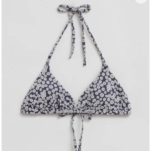 Bikini - Så fin bikini från and order stories, knappt använd och självklart tvättad. Båda delar är i storlek 36. Nypris för båda delar är 540💕