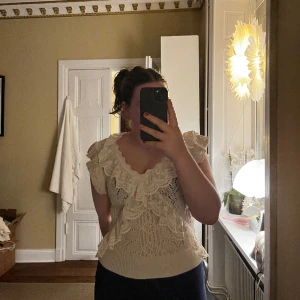 Zara topp - Jättesöt och fin topp från zara som nästan aldrig har kommit till användning. 