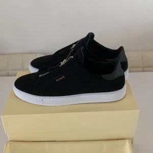 Axel arigato - Helt nya storlek 42, 43, 44 med kvitto.