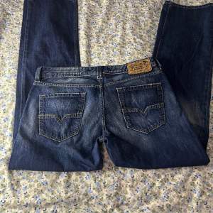 Jeans herrar w33-l32 midja 43 innerben 78 