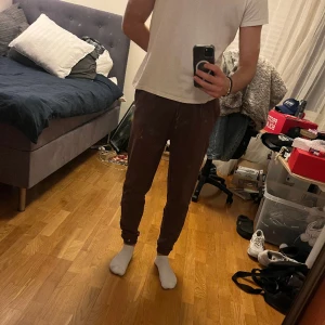 Vinröda mjukisbyxor  - Vinröda mjukisbyxor från cubus  Bra skick inga defekter Skriv om du har frågor eller vill ha fler bilder🤙