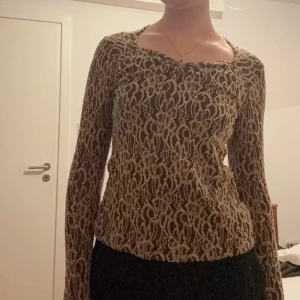 Brun blus - Jättefin blus 🩷står ingen storlek men passar mig bra som vanligtvis har XS/S
