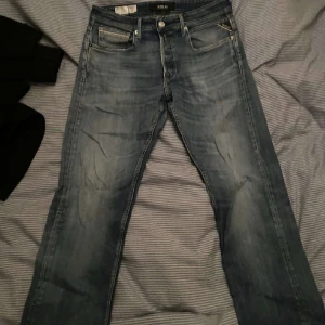 Replay Jeans - Schyssta replay jeans anbass storlek 32 knappt använda. Öppen för byten.