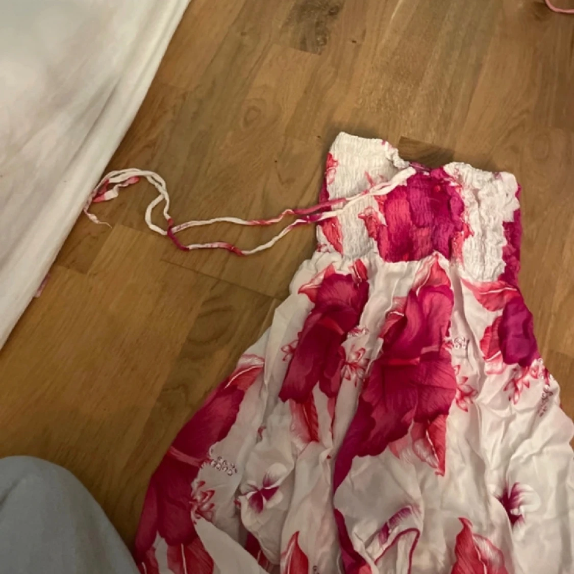 Blommig klänning kort  - 91