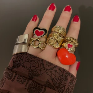 Ringar - Perfekta till jul!  20 kr st eller alla för 80 kr. 