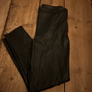 Skinnbyxor  - Skinnbyxor från Gina Tricot. Bra skick. 
