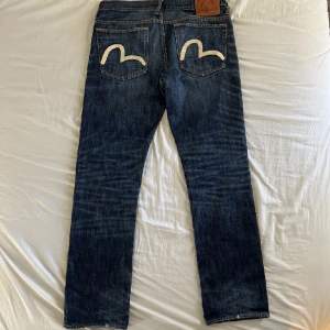 Asfeta Evisu jeans i mycket bra skick 🧌Be gärna om mer bilder eller info 🧚‍♂️