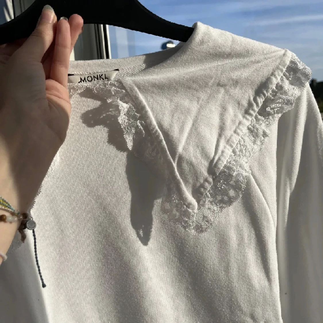 Tröja med spetskrage - 90