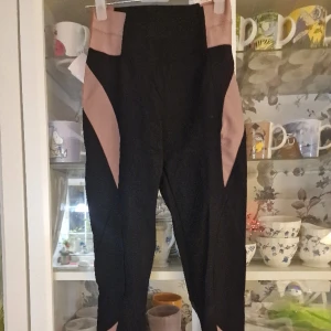 Träningstights - Använda, men i fint skick. Inga hål eller fläckar