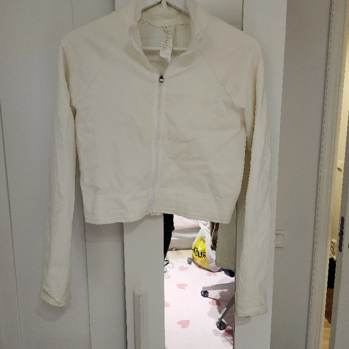 Vit cropped tight träningströja i stl M/L