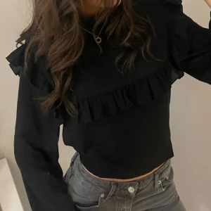 Söt blus - Söt volang blus, knappt använd