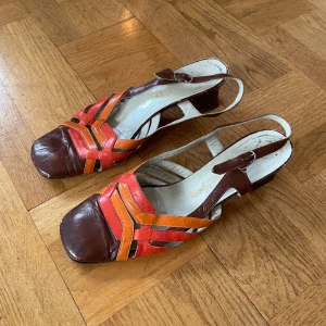 Klackskor 60-tal - I använt men fint skick  Uppskattar till storlek 38/39