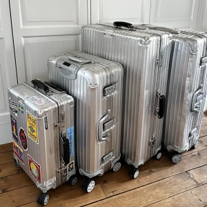 Rimowa Original M - Säljer en rimowa original M pre LVMH. Nypris 15800