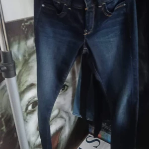 Blåjeans Raw - Super fina jeans , som nya  Storlek 27/32