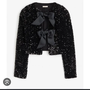 Paljett topp - Sjukt fin! Perfekt till nyår eller fest. Trender överallt🤍 Endast testad en gån, men kommer inte till användning. Slutsåld överallt. Passar mig som har S/M