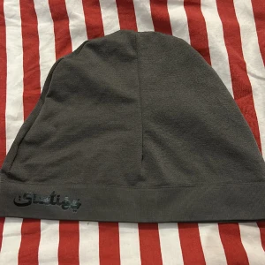 Sixties mössa  - Säljer min Sixties mössa som är helt ny och andvänd 2 gånger, säljer den pga att den ej passar min huvudform pris kan diskuteras vid snabb affär tveka inte på att skriva 🤩💯