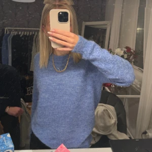 Stickad tröja - Jätte mysig stickad ulltröja ifrån selected femme. Använd 1-2 gånger och köpt för 579kr❤️
