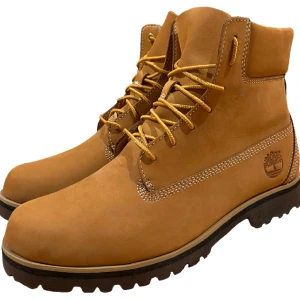 Timberland 6” Kängor - Boots från Timberland. Grymma vinterskor i storlek 43, endast använda ett fåtal gånger. Ställ gärna frågor!😊
