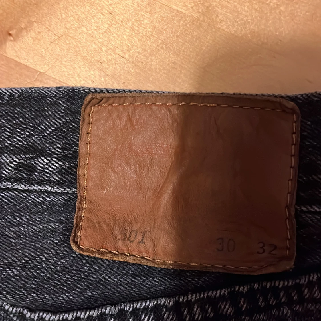 Levis mörkgråa 30/32 - 90