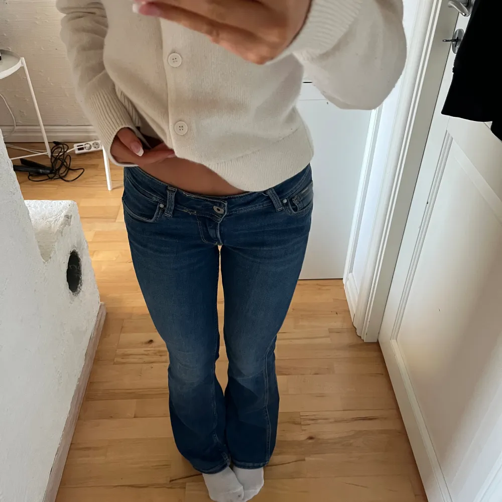 Säljer mina snygga pepe jeans, då dem inte kommer till användning längre🥰. Jeans & Byxor.