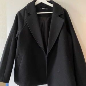 Svart vårjacka - Superfin svart vår- och höstjackan från GinaTricot! Sparsamt använd💓