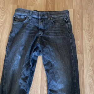 Replay byxor - Säljer nu ett par fetts replay byxor som aldrig kom till användning 