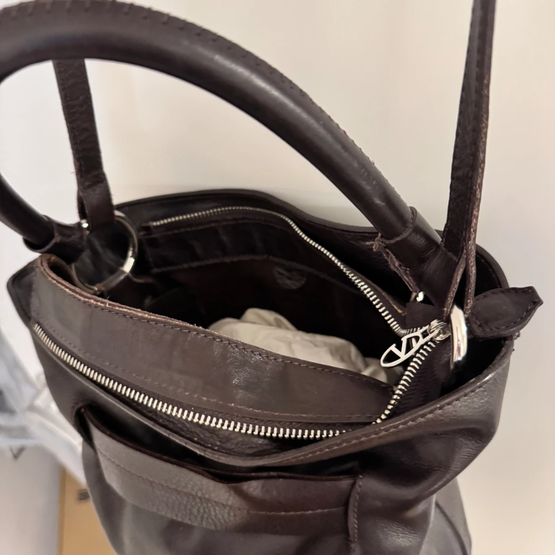 Valentino axelremsväska i läder - 92