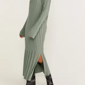 Jättefin Maxi klänning från MQ, använt vid ett tillfälle därav i perfekt skick! Nypris 699kr, säljer för 300kr?