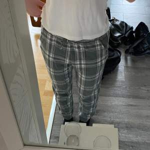 Grönrutiga pyjamasbyxor från Kappahl🤍