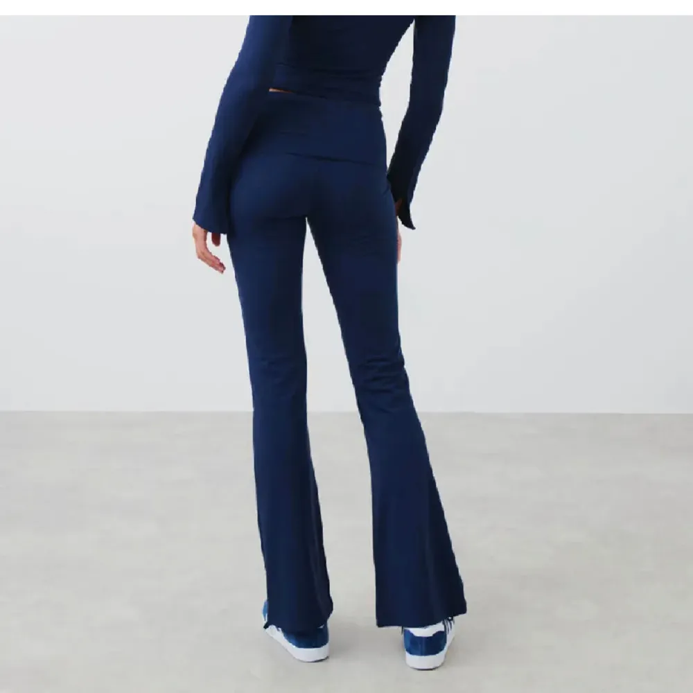 Yogapants från Gina Tricot. Köpta här på plick men var tyvärr lite för stora🥰. Jeans & Byxor.