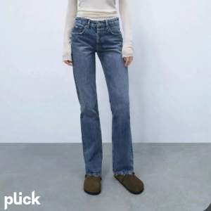 Zara mid waist jeans som är måttligt använda men utan slitningar. Storlek 38 och är lite korta på mig som är 177💕