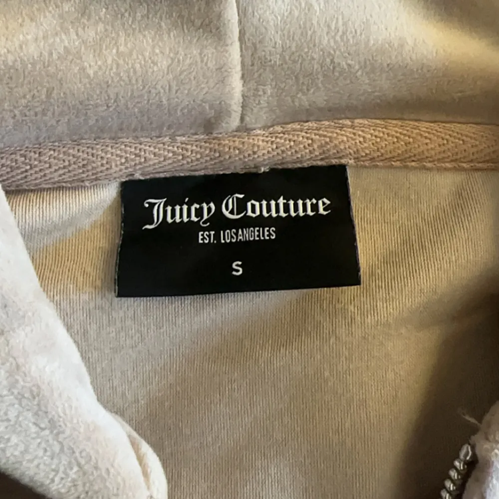 Juicy couture kofta, nyskick🤍 Köpt på NK alltså äkta🤍. Tröjor & Koftor.