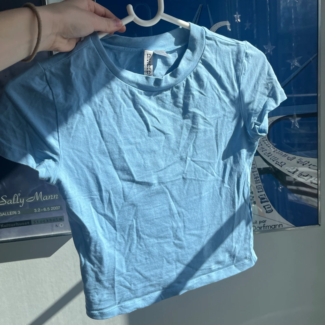 figurnära, blå t-shirt - 90