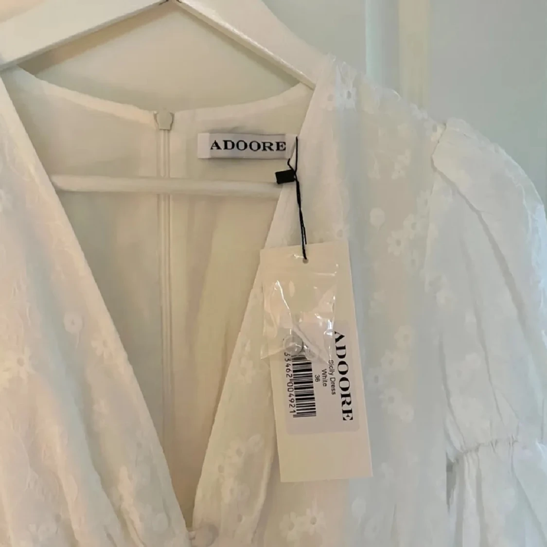 Studentklänning vit adoore  - 90