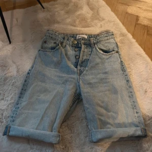 Jeans shorts  - 80 kr  Jeans shorts från zara 