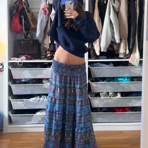 Somrig kjol - Jätte fin kjol köpt förra sommaren i Italien, väldigt trendig och skönt material. Jag 170 som referens och den är väldigt lång, vilket jag älskar!!!💕 kan sänka priset vid snabb affär! 