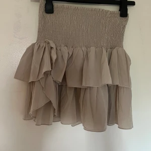 Kjol  - Aldrig använd prislapp kvar!