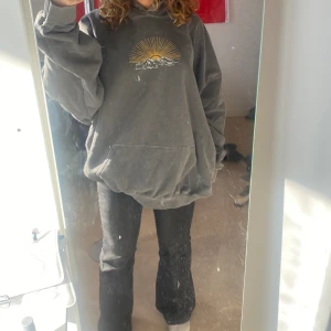 Oversized Hoodie med tryck - Storlek: S/M Bra skick