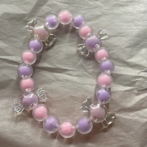 🍬💓💜 - Egengjort armband,tråden är stretchig så passar dom allra flesta 💜 Köp gärna via köp nu,kan även fixa speciella storlekar vidbintresse 