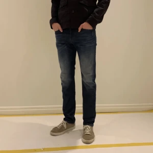 DIESEL JEANS - Tjenare! Säljer dessa diesel jeans med slitningar i storlek 30/32! Har ej använt dessa!