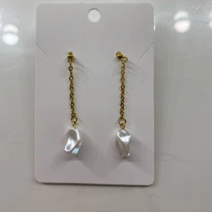 Long pearl guld - Ett par superfina örhängen som är handgjorda i rostfritt stål💕💕